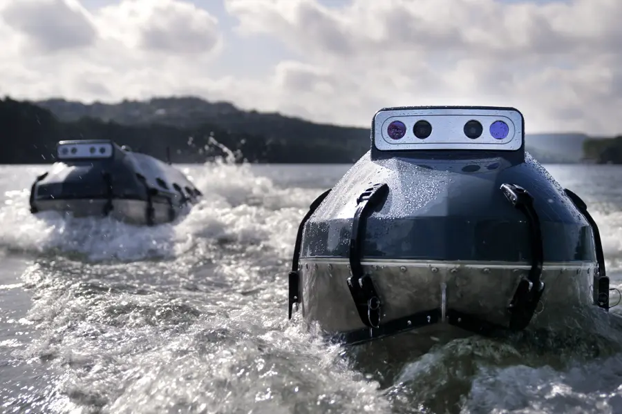 Hero image for Saronic customer story